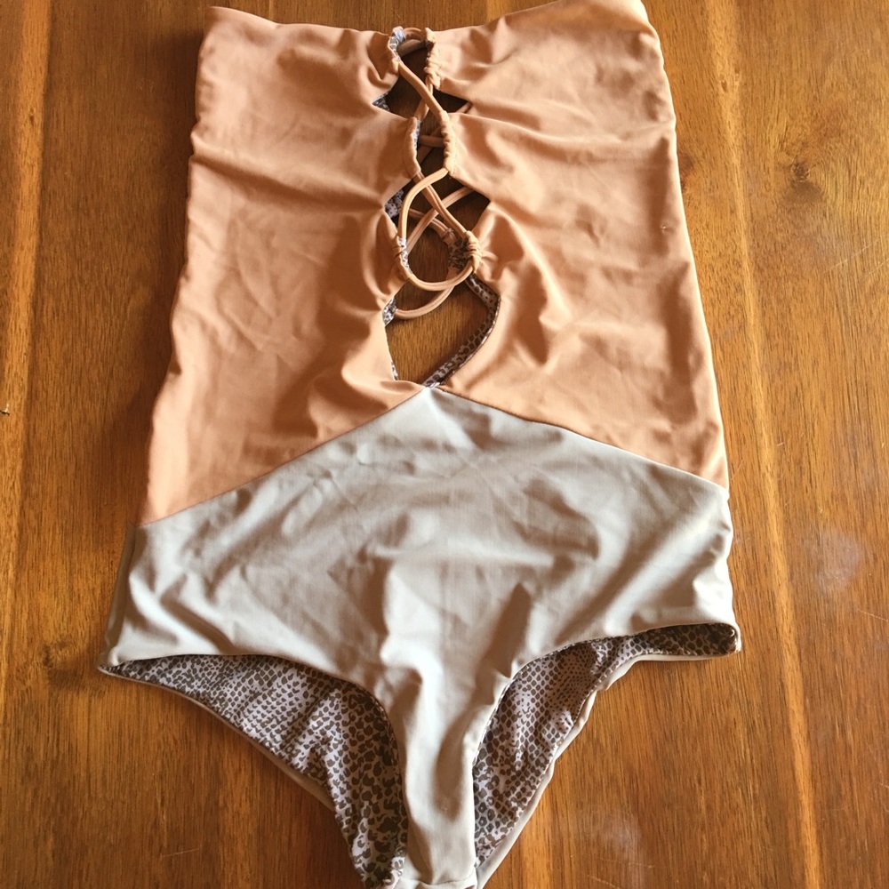 acacia Bronx full piece Size Med.